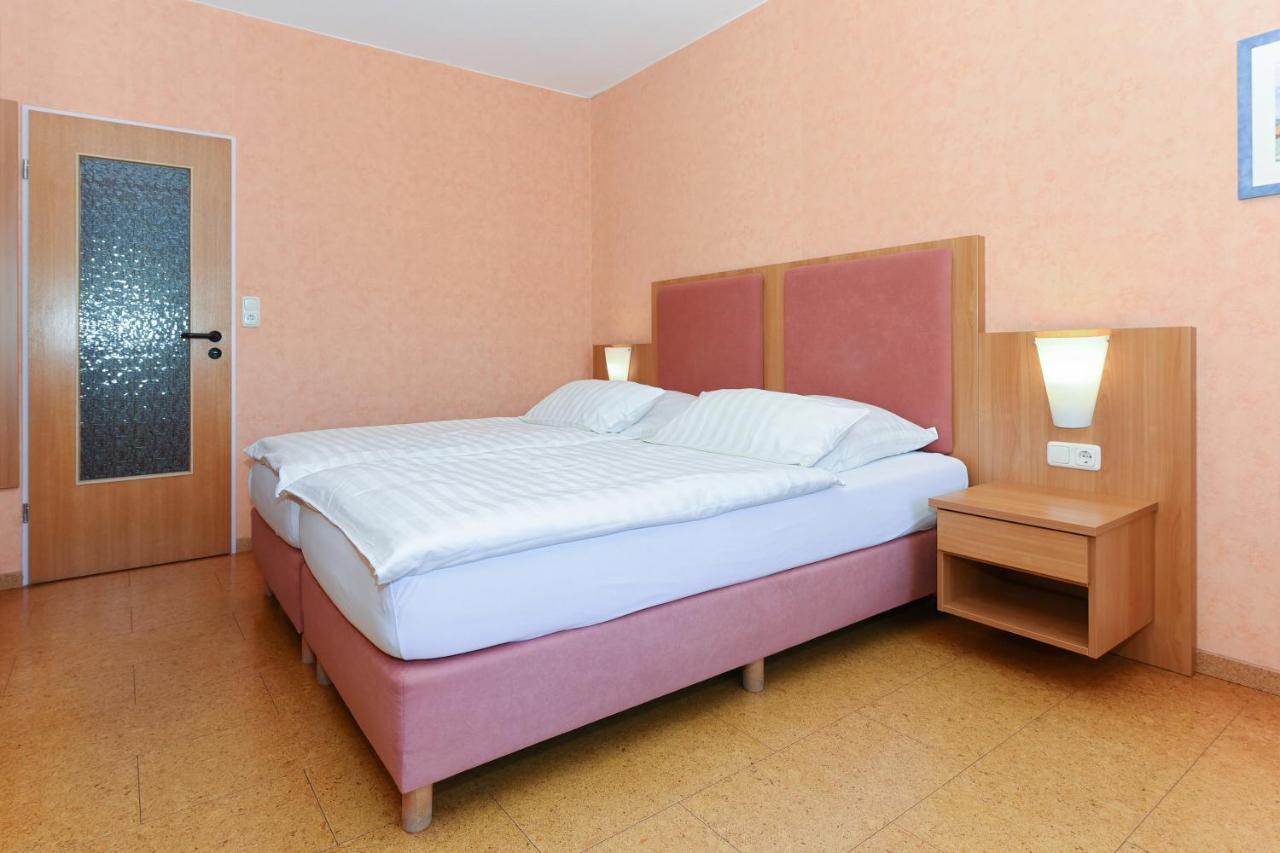 בנסרסיל Hotel-Pension Altes Siel מראה חיצוני תמונה