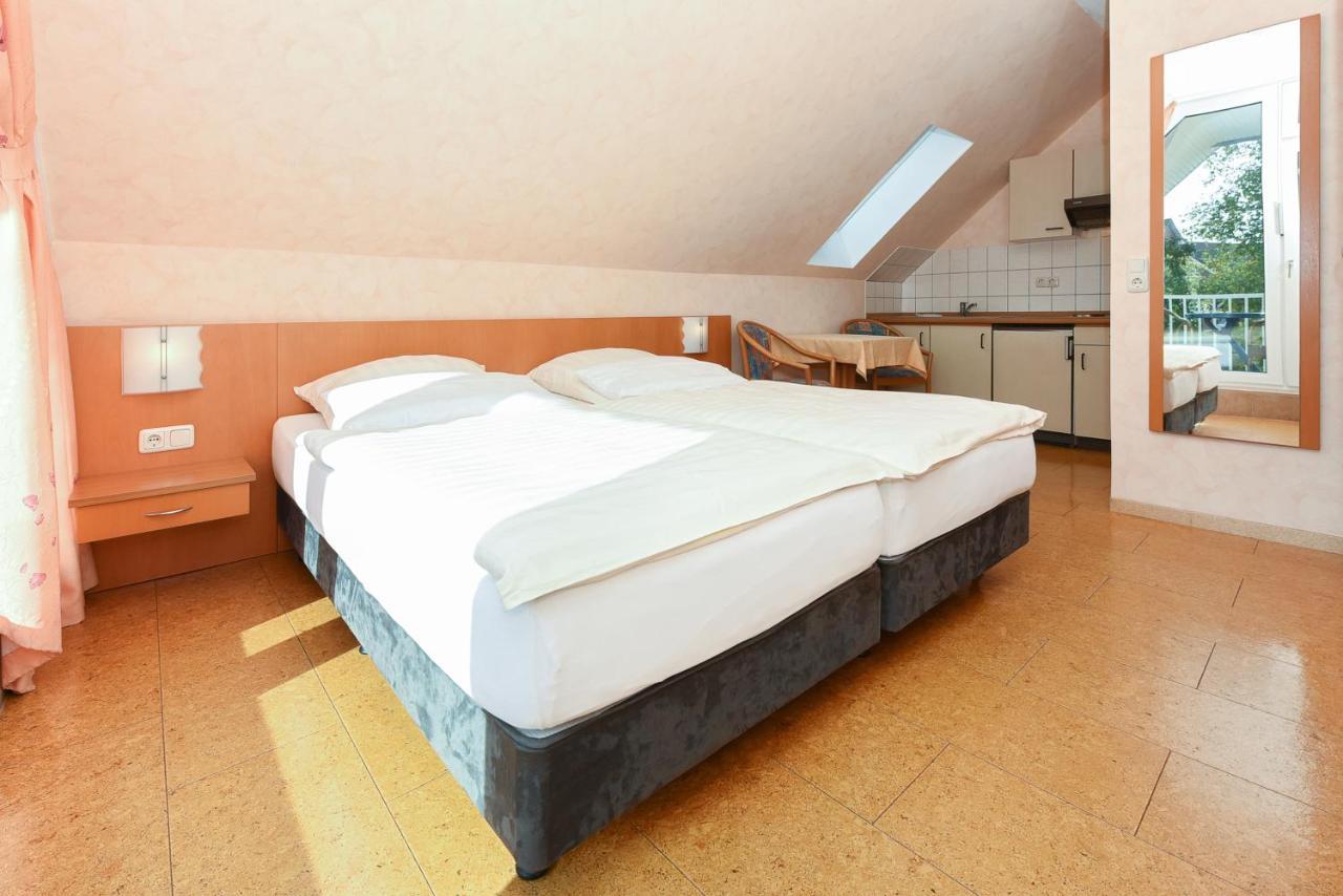 בנסרסיל Hotel-Pension Altes Siel מראה חיצוני תמונה