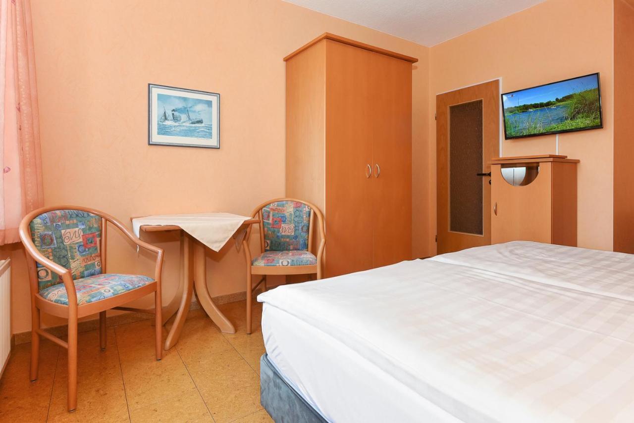 בנסרסיל Hotel-Pension Altes Siel מראה חיצוני תמונה