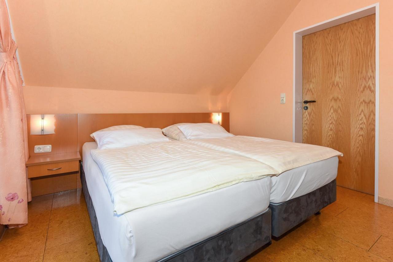 בנסרסיל Hotel-Pension Altes Siel מראה חיצוני תמונה