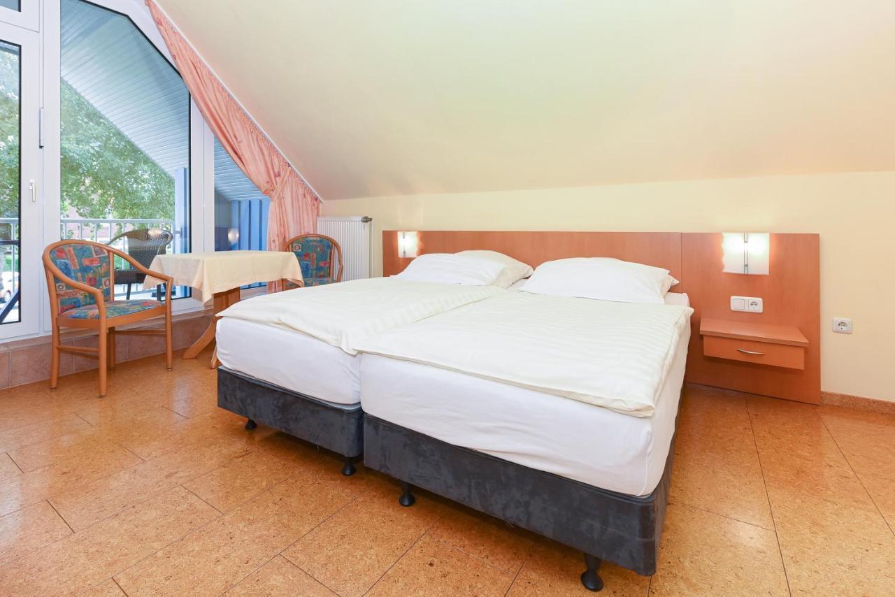בנסרסיל Hotel-Pension Altes Siel מראה חיצוני תמונה