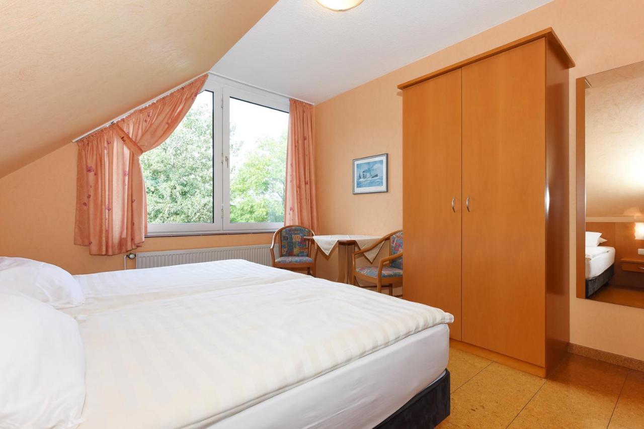 בנסרסיל Hotel-Pension Altes Siel מראה חיצוני תמונה