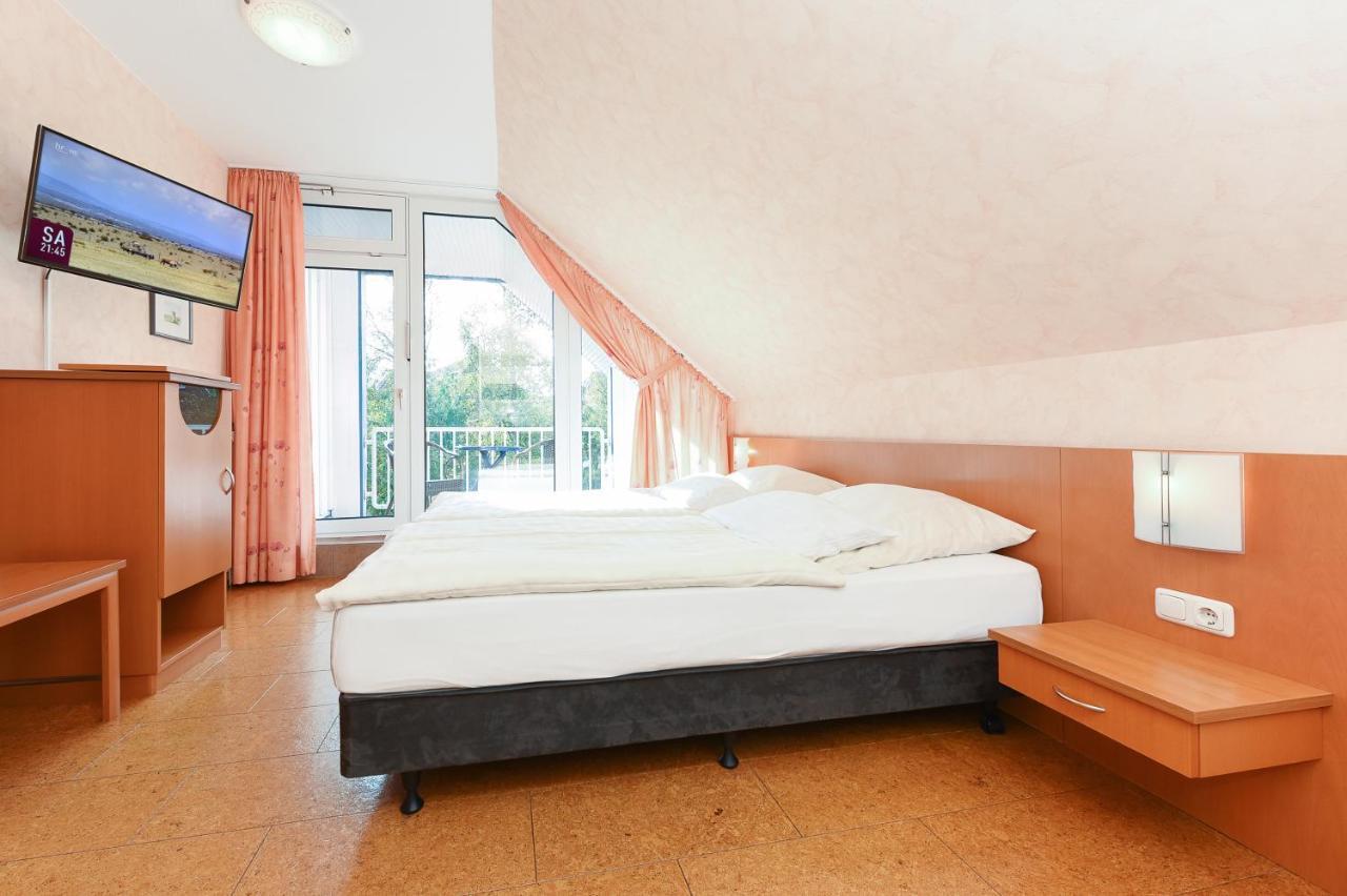 בנסרסיל Hotel-Pension Altes Siel מראה חיצוני תמונה