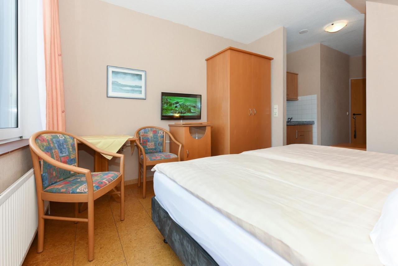 בנסרסיל Hotel-Pension Altes Siel מראה חיצוני תמונה
